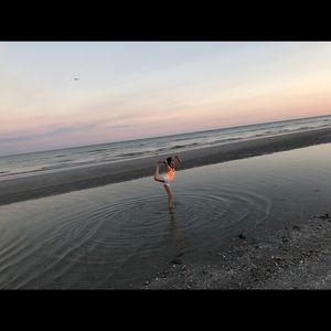 Meet your Posher, Abi